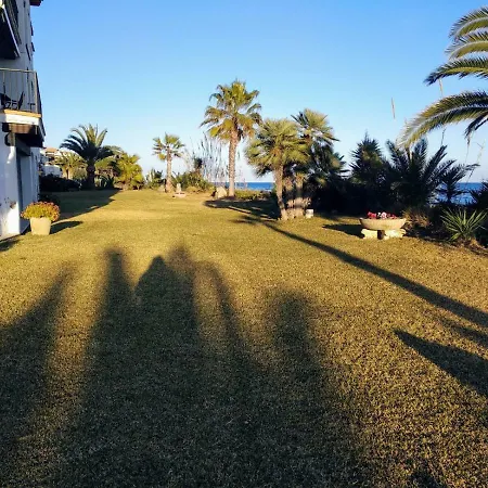 Дом отдыха Paraiso Frente Al Mar Apto Duplex Комарруга